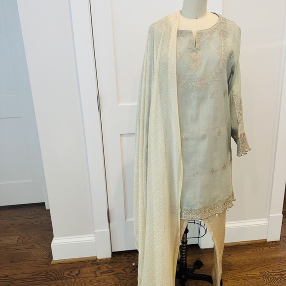 Light Pistachio Green Cotton Net Maria B 3 Piece Suit - Picture 4 of 4